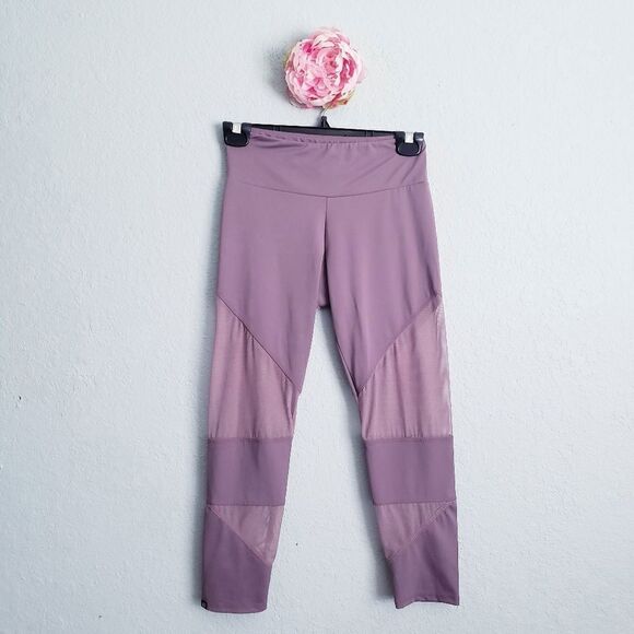 Onzie Flow Lilac Mesh Panel Capri Leggings - Picture 2 of 9
